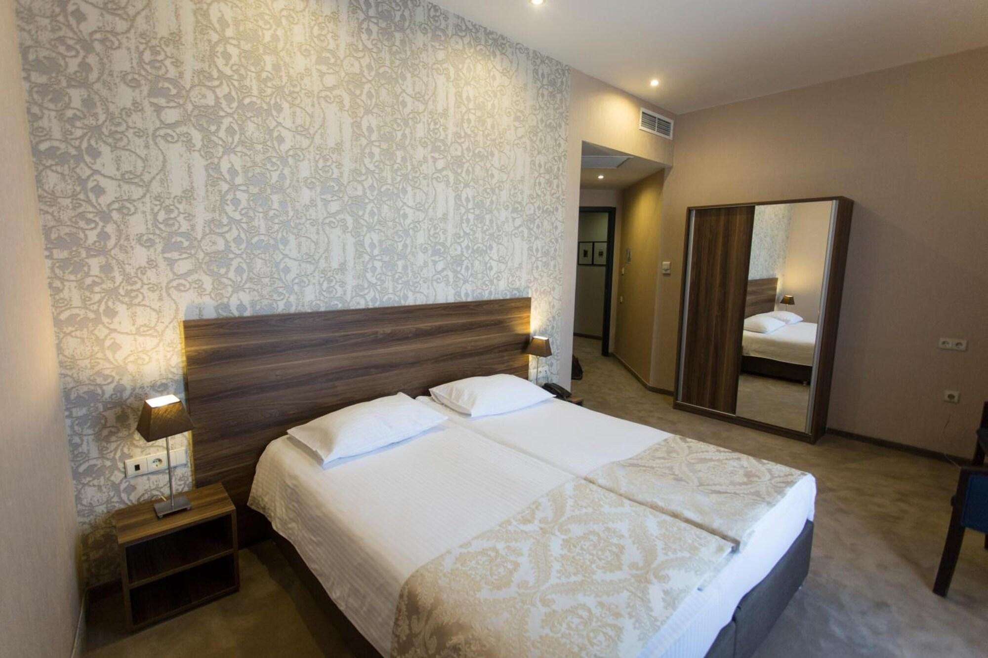 Old Meidan Tbilisi By Urban Hotels Exterior photo