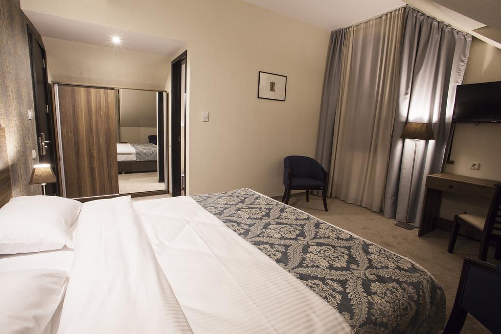 Old Meidan Tbilisi By Urban Hotels Exterior photo
